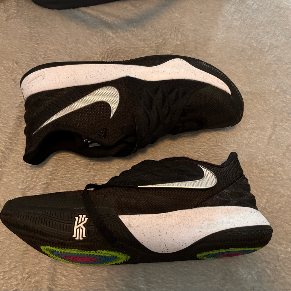 Nike Men's Kyrie Low